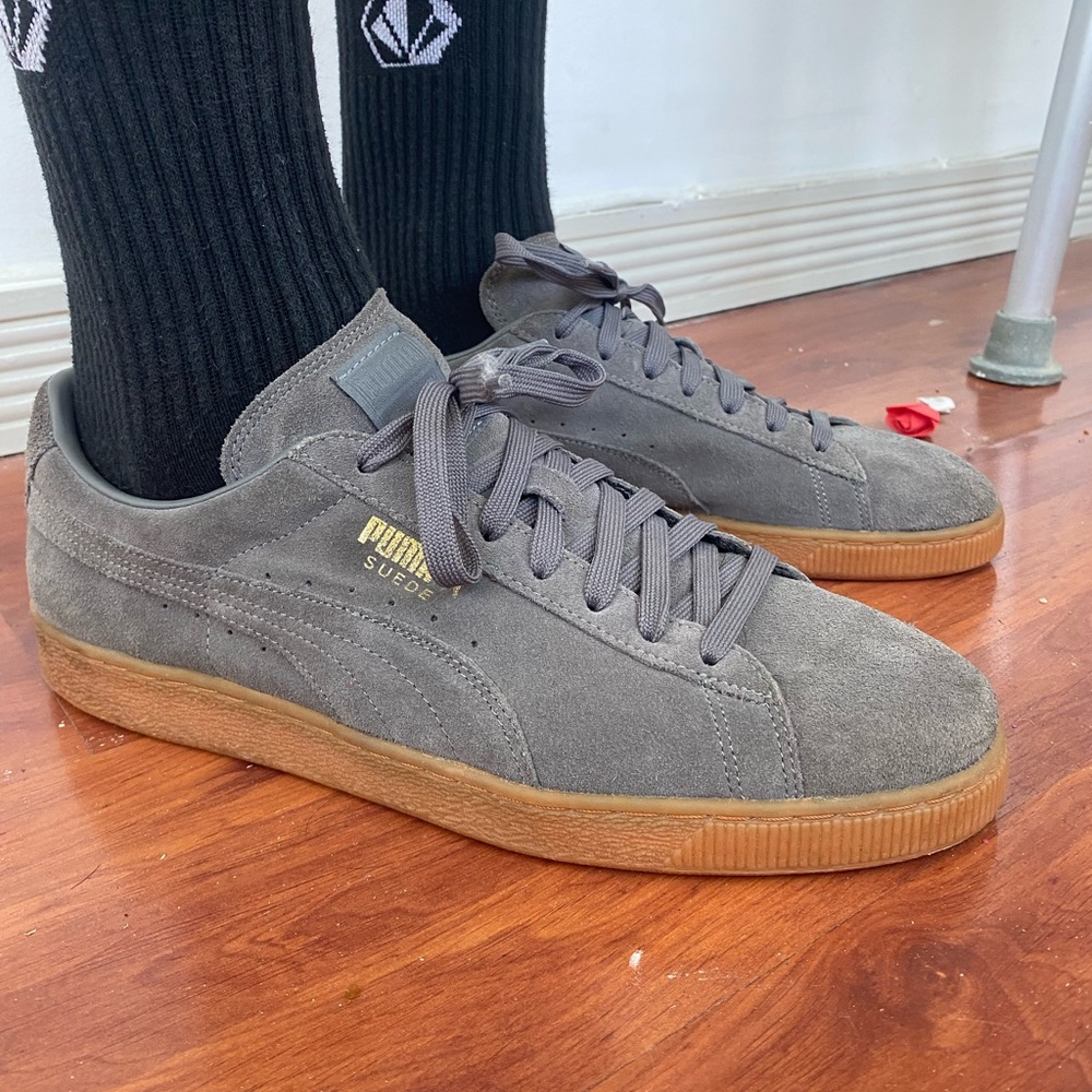 Brand New mens size 13 Puma suede shoes